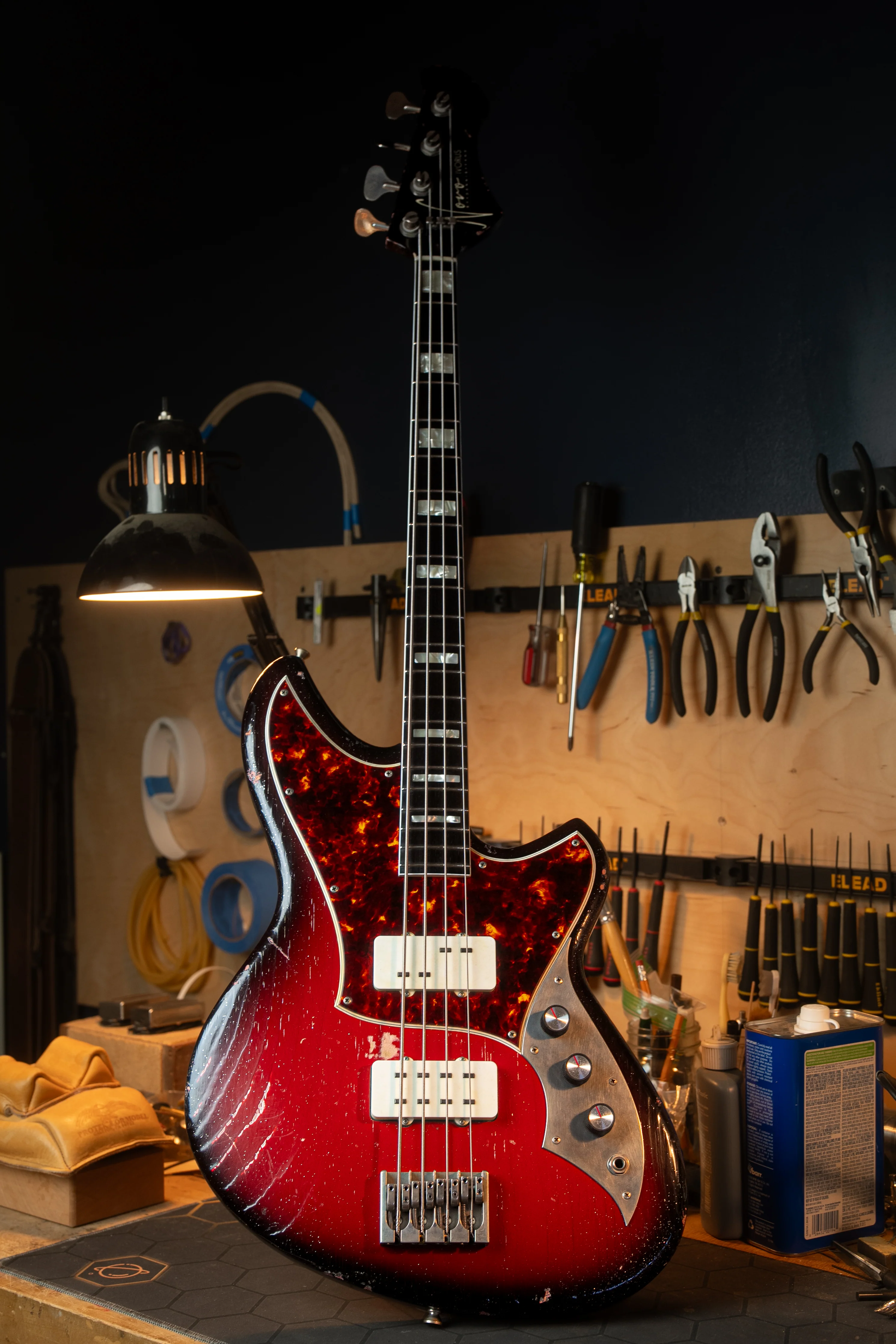 IVORUS - Silvertone Burst | Signature (private)
