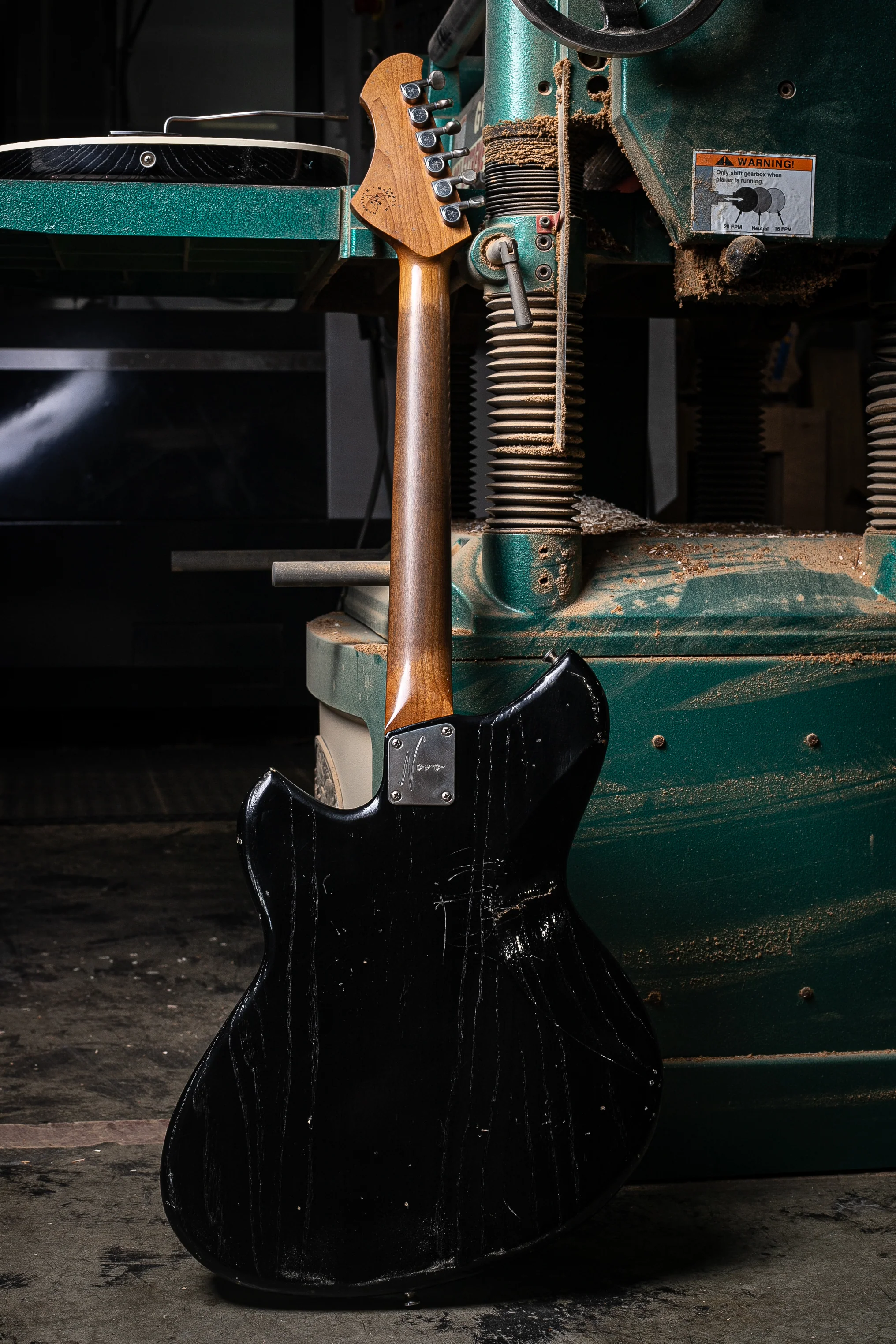 Novo Miris J in Bull Black - Image 3