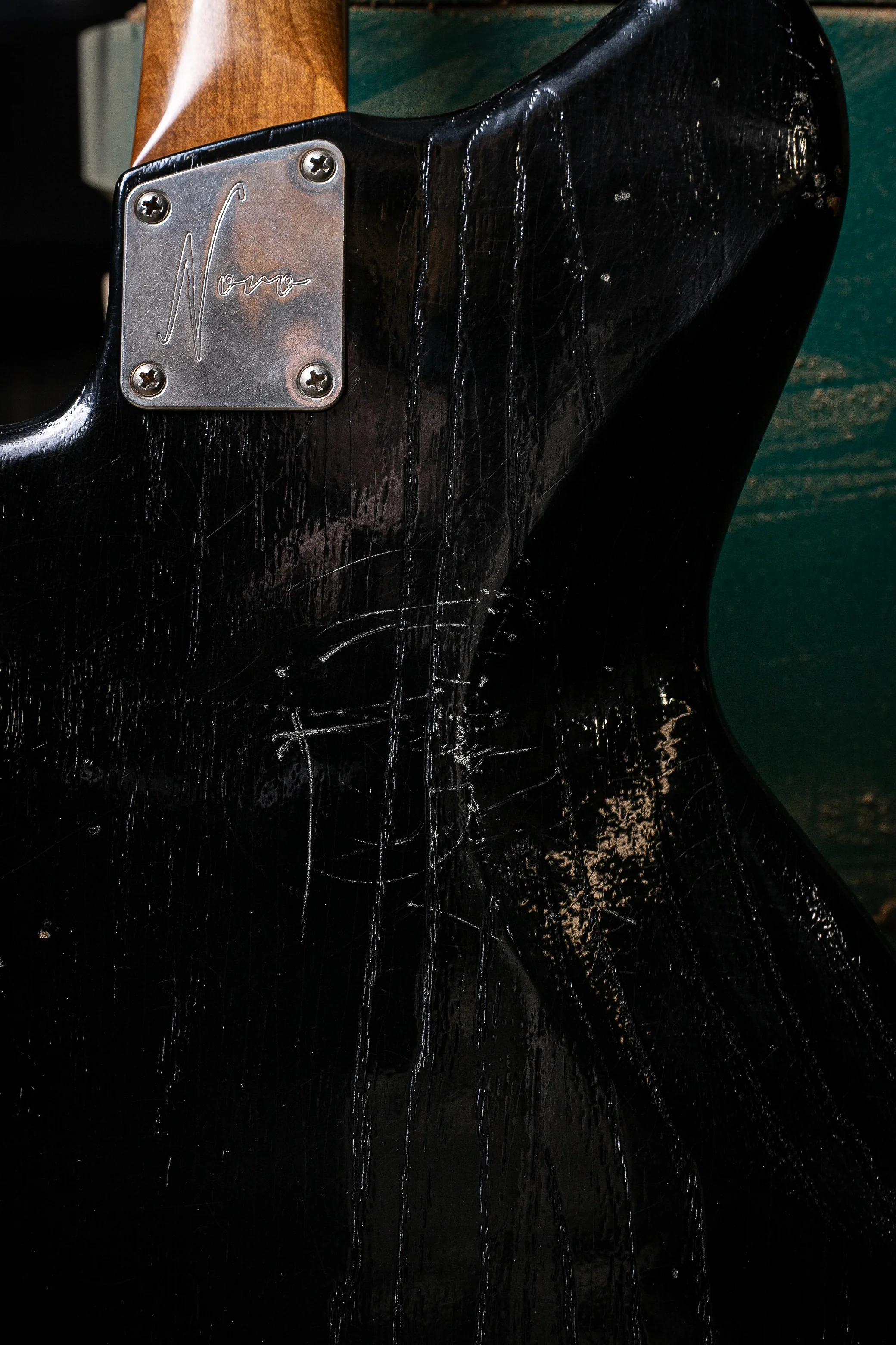 Novo Miris J in Bull Black - Image 5