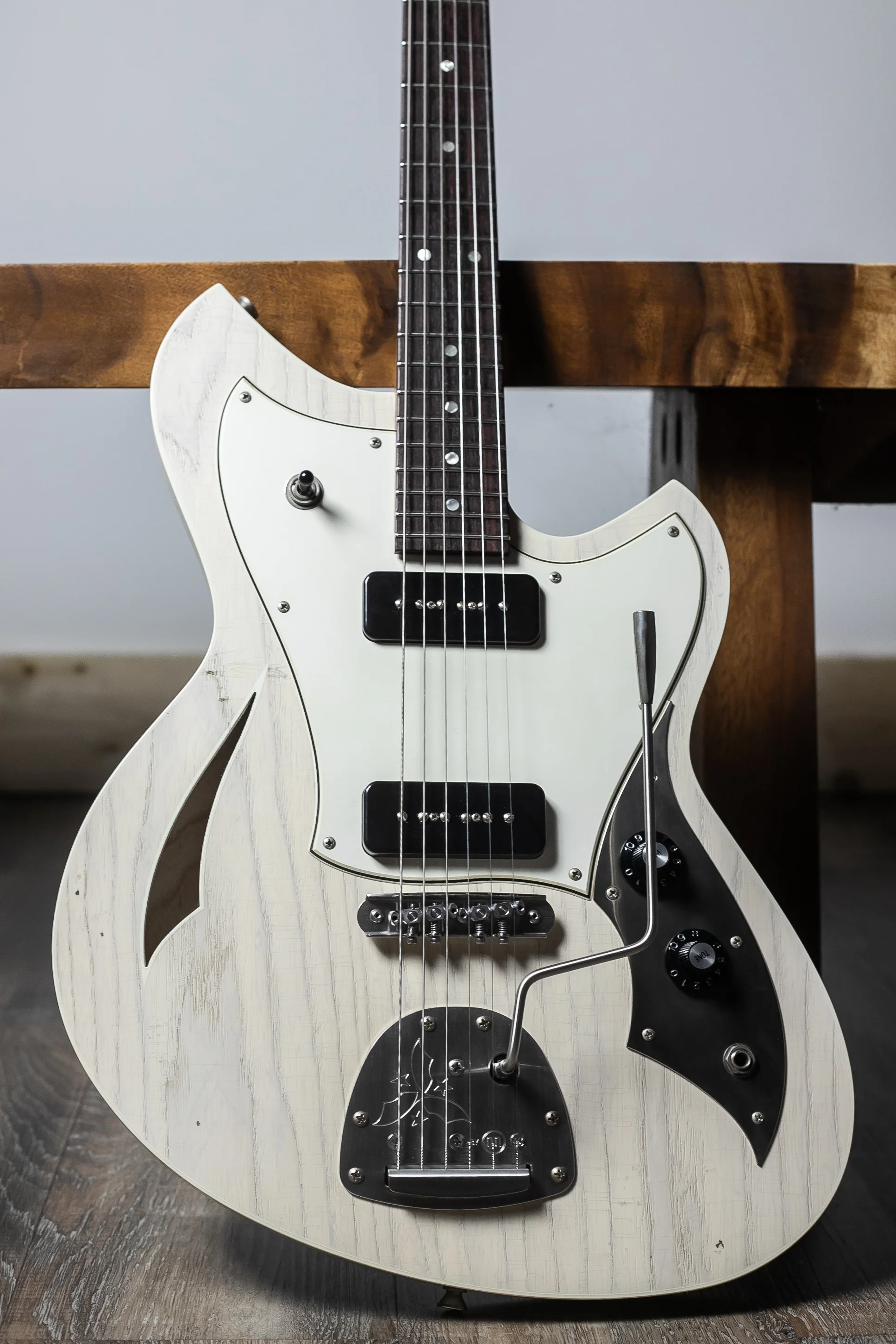 Novo Miris J in Mary Kaye White