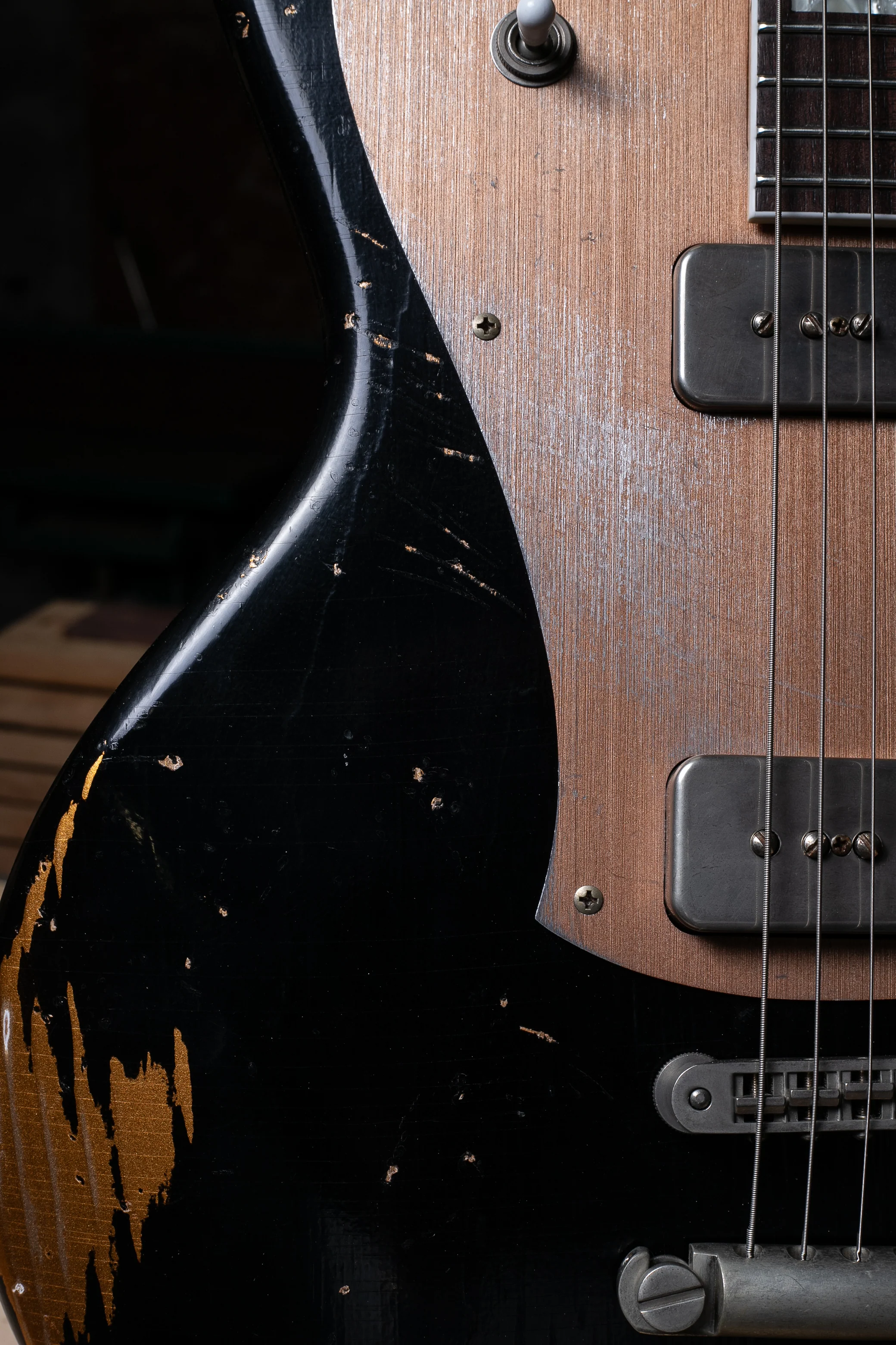 Novo Serus P2 in Bull Black over Aztec Gold - Image 5