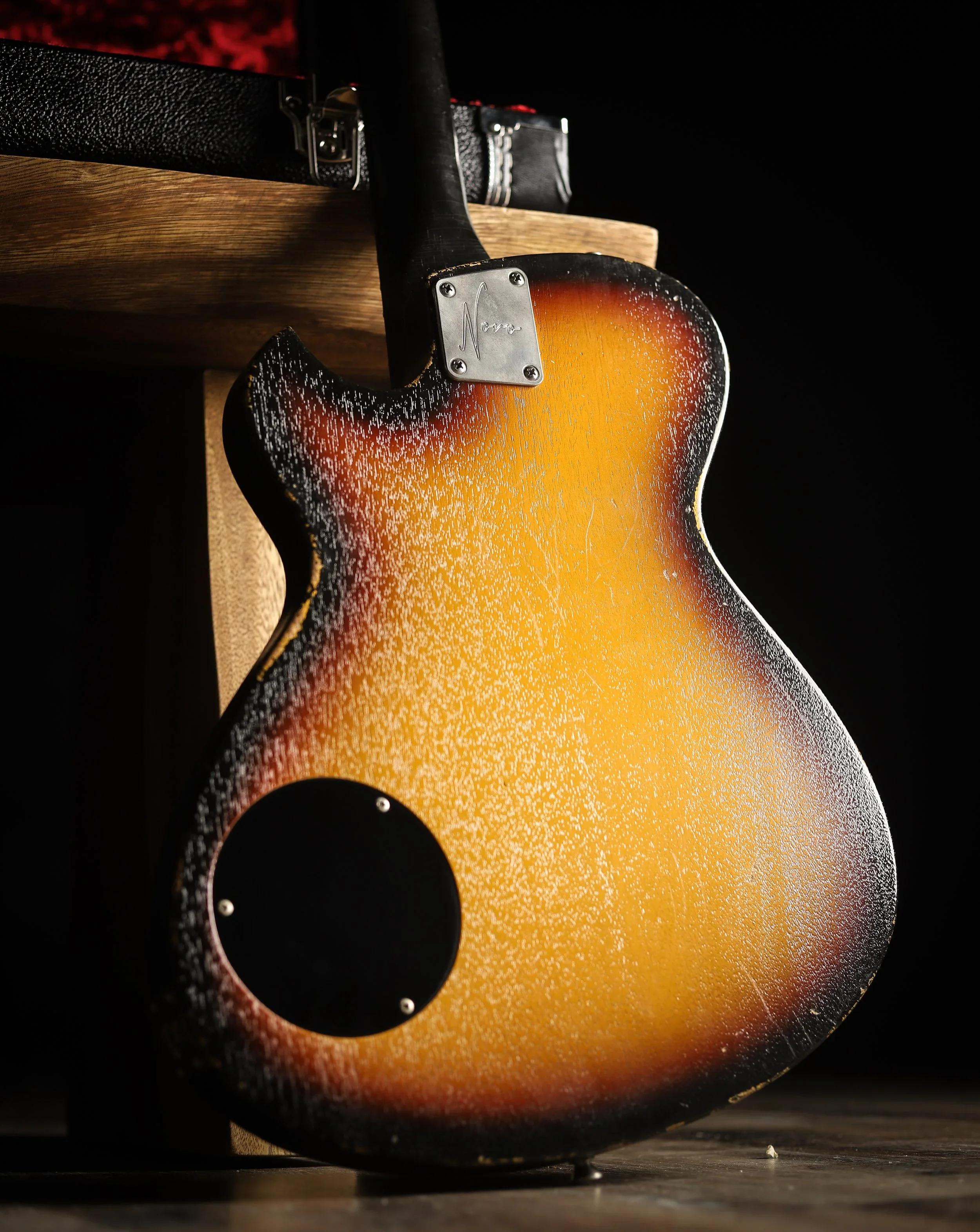 Signature SOLUS M1 - TV Burst on Mahogany (4 of 5) - Image 4