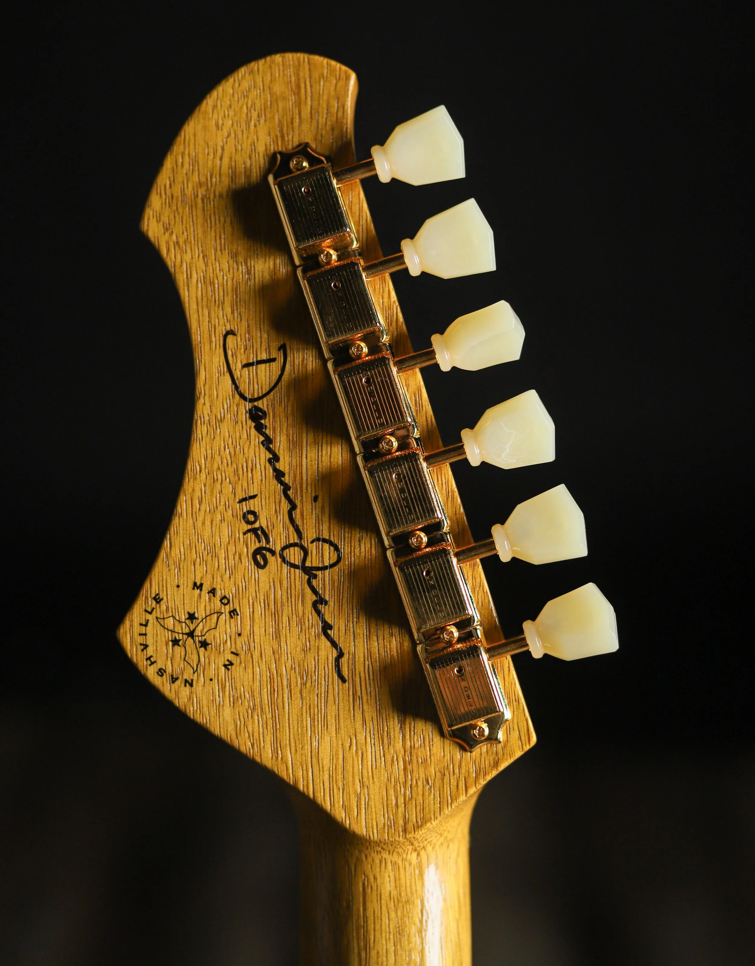 Signature VOLTUR DLX - Korina (1 of 6) - Image 6