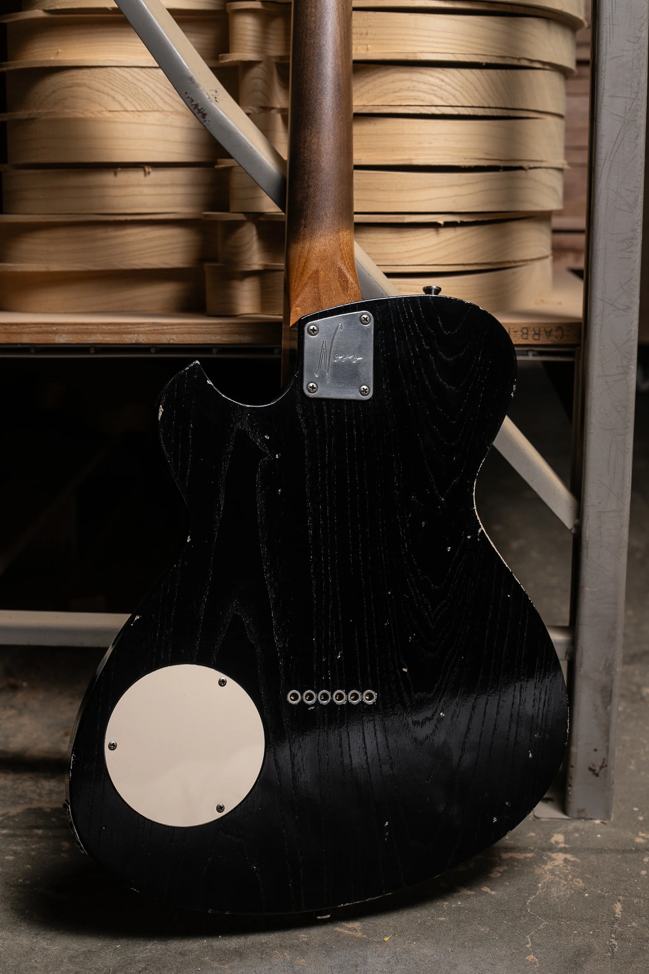 Novo Solus F2 in Bull Black - Image 4