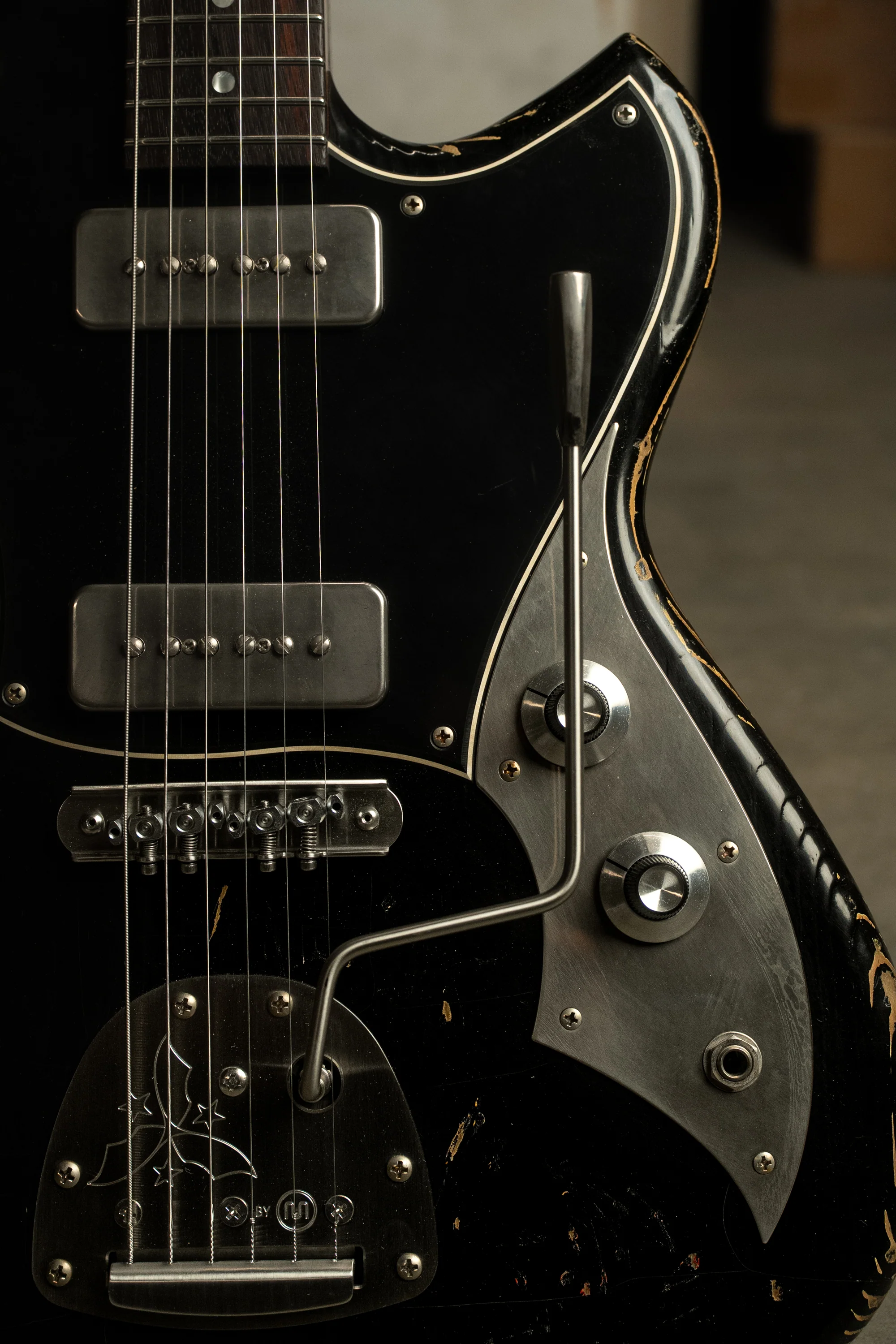 SERUS J - Bull Black over '64 3-Tone Burst | NAMM 26 - Image 3