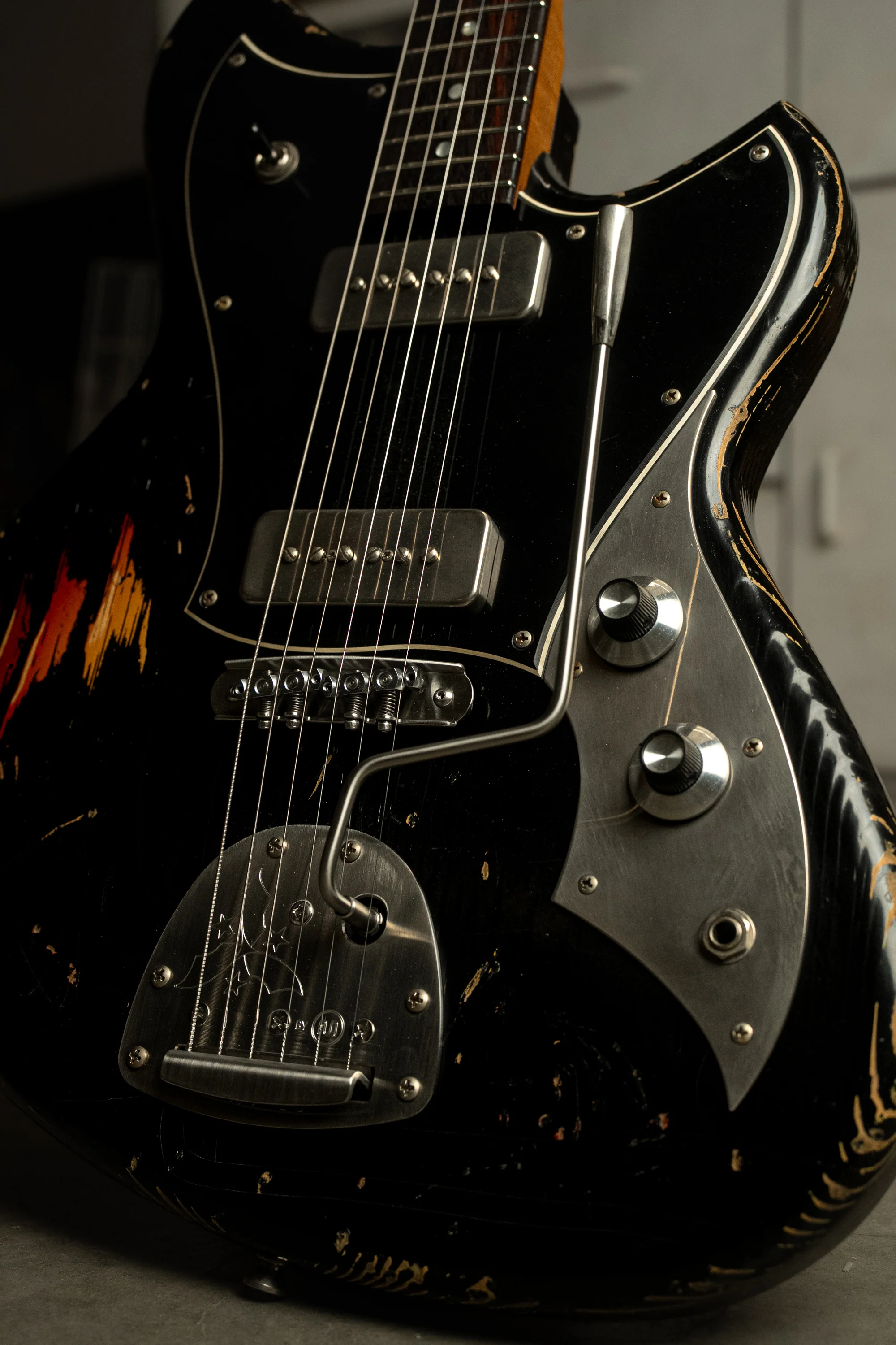 SERUS J - Bull Black over '64 3-Tone Burst | NAMM 26 - Image 4