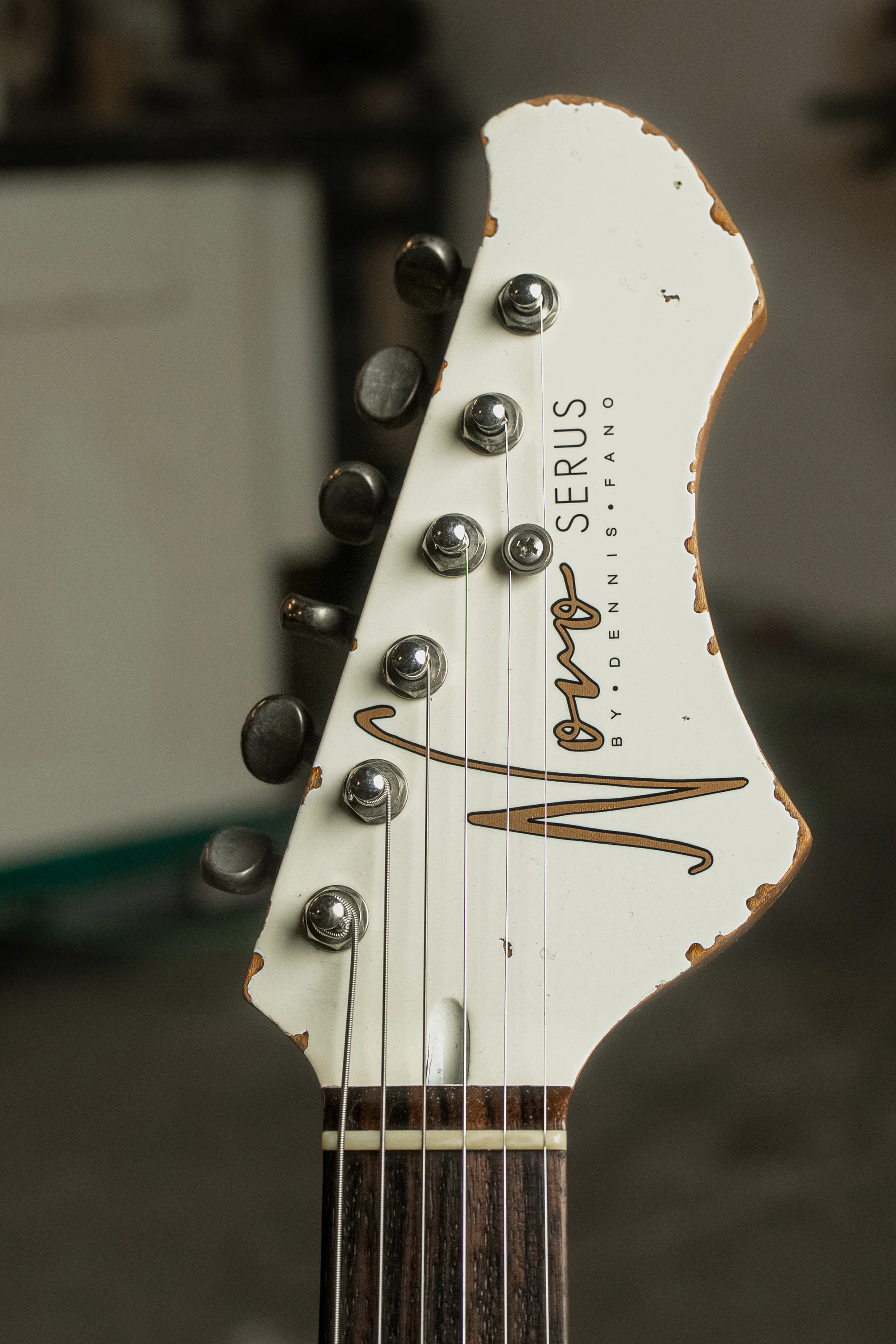 SERUS J - Olympic White over Aztec Gold | NAMM 26 - Image 5